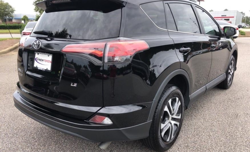 2017 Toyota RAV4 LE 2T3ZFREV5HW345689